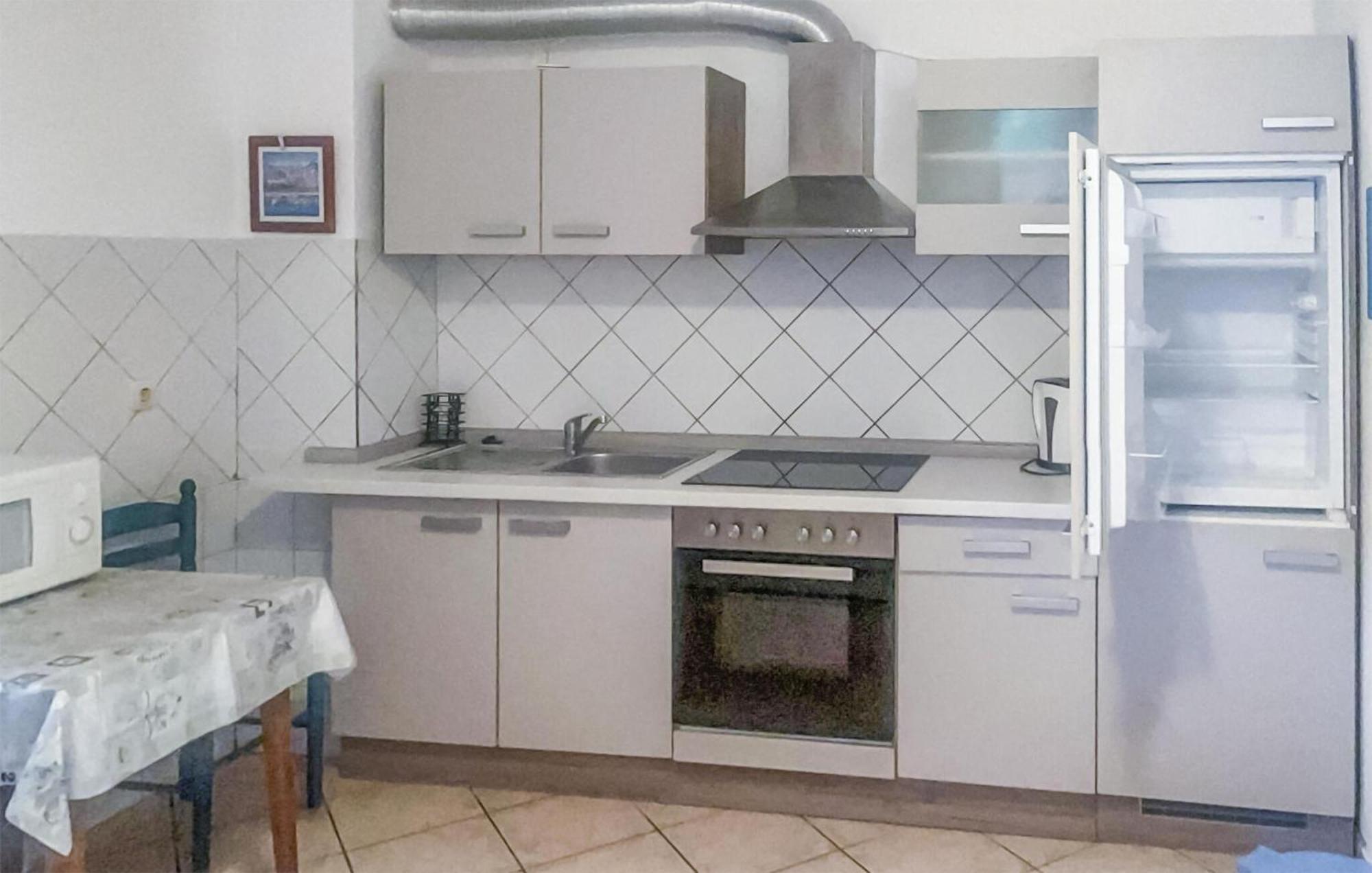 Awesome Apartment In Njivice With Kitchen Екстериор снимка